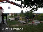 Kamenný kříž před kostelem sv. Jiří po r. 2011