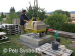 Kamenný kříž před kostelem sv. Jiří po r. 2011